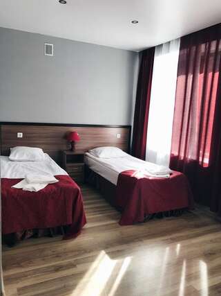 Гостиница Лужский Берег Кингисепп  Большой двухместный номер c 1 кроватью или 2 отдельными кроватями-1